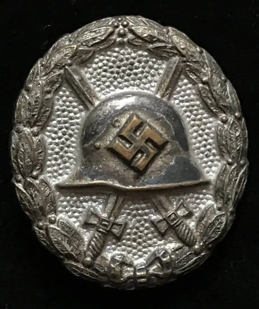 First pattern German silver wound badge side view