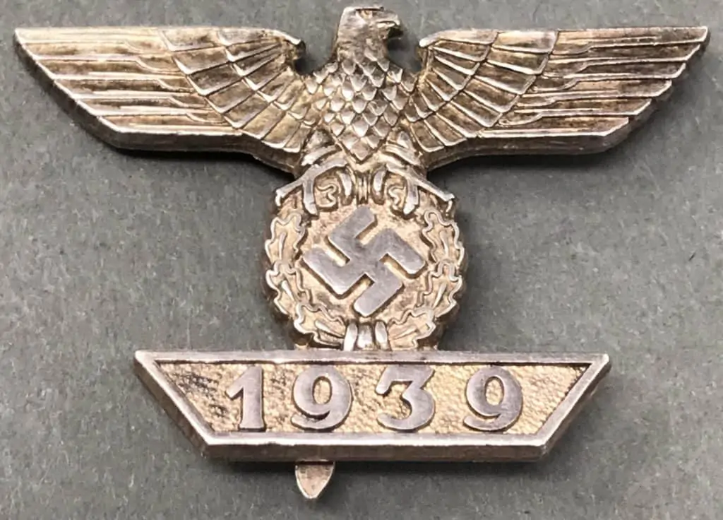 WWII German Iron Cross bar in a display case with certificate