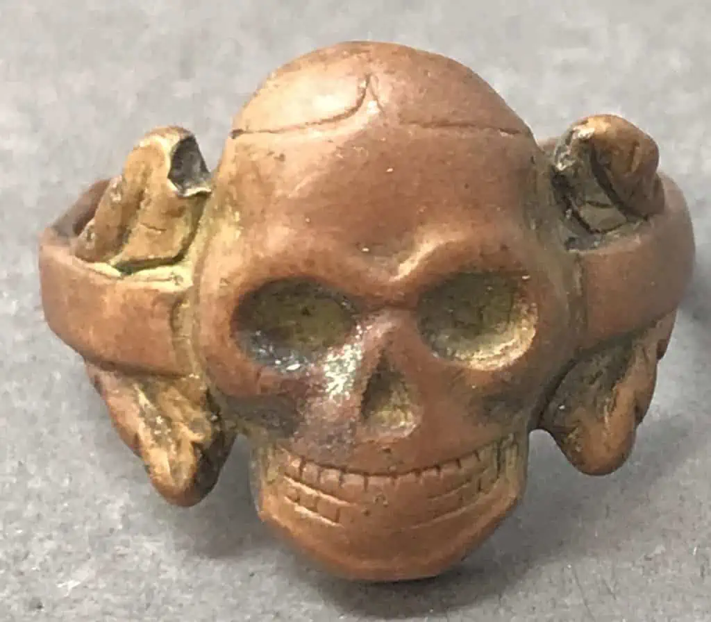 Skull offers Ring from WW2